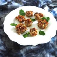 PIECZARKI FASZEROWANE GORGONZOLĄ I ORZESZKAMI LASKOWYMI