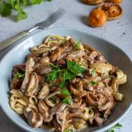 Rydze w sosie z mascarpone z makaronem