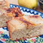 Ciasto bananowe z karmelizowaną gruszką i orzechami