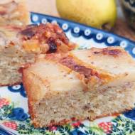 Ciasto bananowe z karmelizowaną gruszką i orzechami