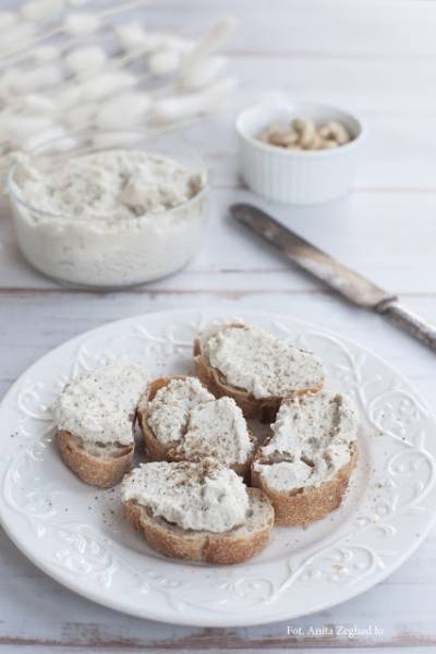 Domowy ser z nerkowców