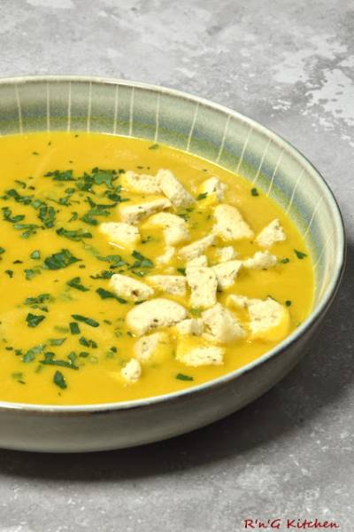 Krem z dyni i curry na mleku kokosowym