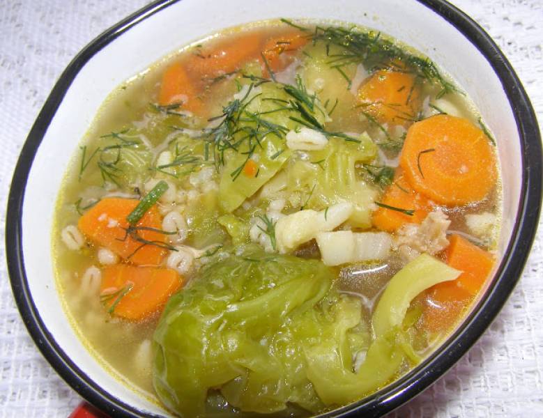 pyszny krupnik warzywny na szyi indyka...