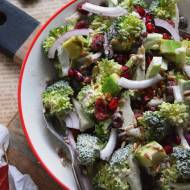 Listopadowa sałatka z surowego brokułu z żurawiną