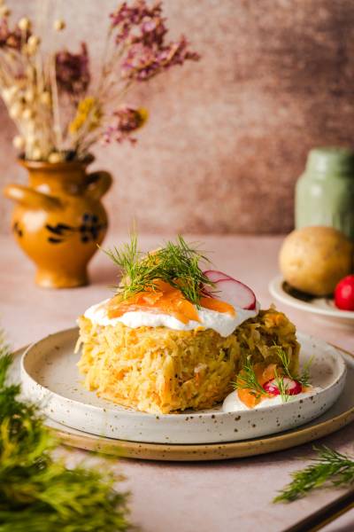 Babka ziemniaczana z łososiem i tofu