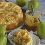 Drożdżowe ślimaczki z gruszą, budyniem i sosem karmelowym