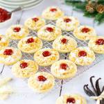 Ciasteczka waniliowe z marcepanem i białą czekoladą