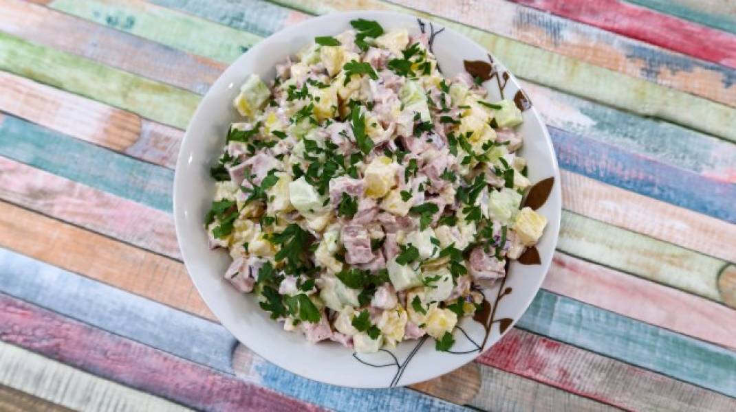 Sałatka z mortadelą, ogórkami i ziemniakami + film