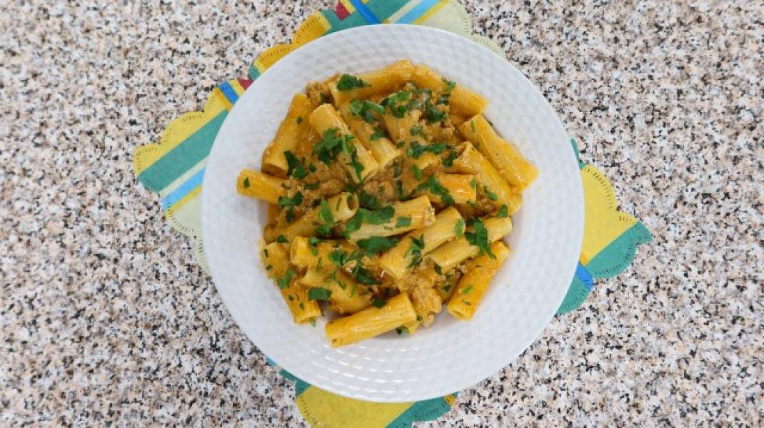 Jednogarnkowy makaron z mięsem + film