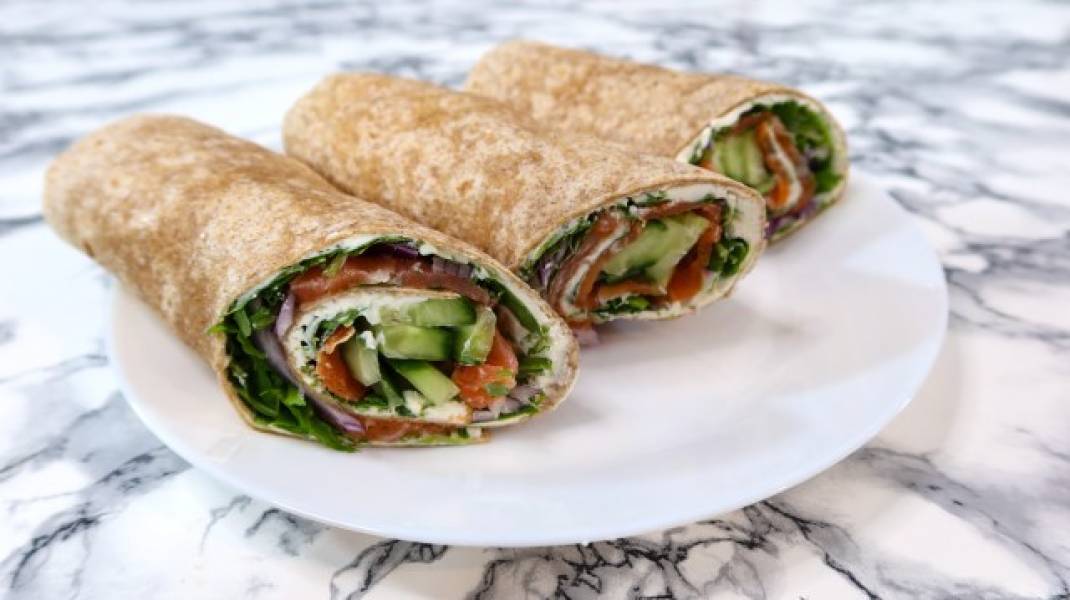 Tortilla z łososiem i warzywami + film