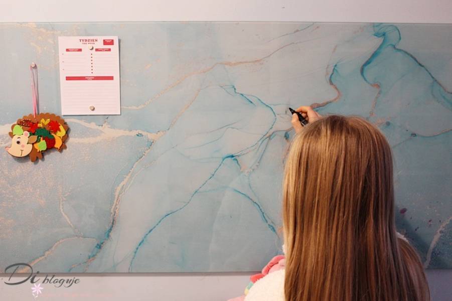 Szklana tablica magnetyczna – etstetyczna, trwała i praktyczna