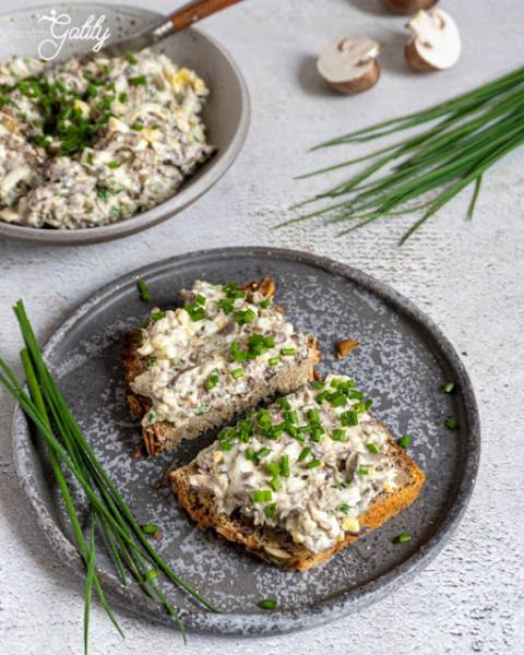 Pasta pieczarkowa z jajkiem