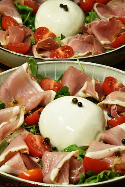 Burrata z szynką dojrzewającą