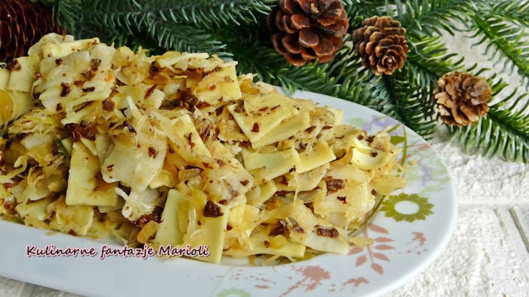 ŁAZANKI Z KISZONĄ KAPUSTĄ I GRZYBAMI  +  FILMIK