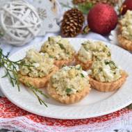 Kruche babeczki z kaszą, jajkiem i ogórkiem