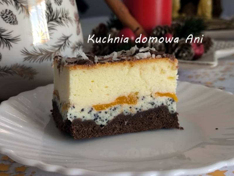 Sernik z makiem i brzoskwiniami