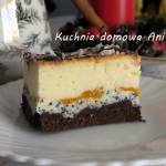 Sernik z makiem i brzoskwiniami