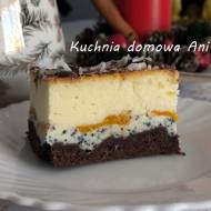 Sernik z makiem i brzoskwiniami