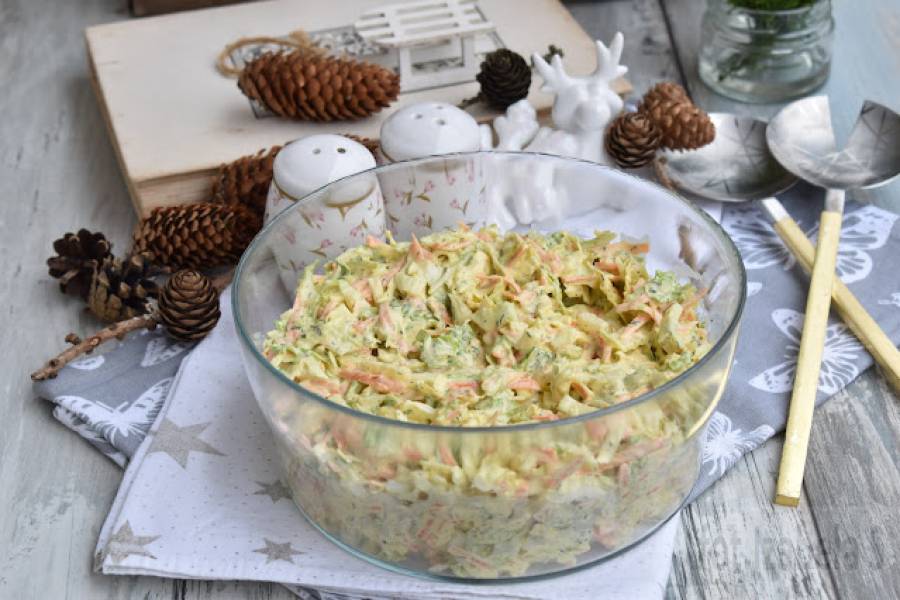 Sałatka do obiadu z kapusty pekińsiej i marchewki