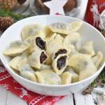 Wigilijne pierogi z suszoną śliwką