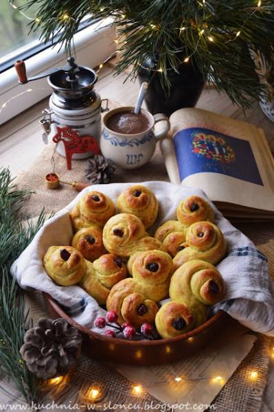 Lussekatter - szwedzkie bułeczki szafranowe św. Łucji