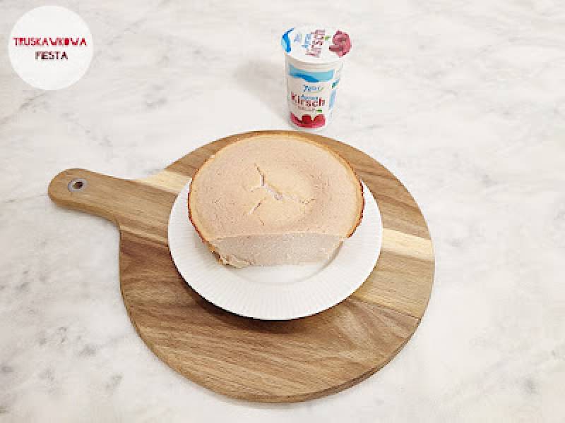 Serniczek z ayranem wiśniowym