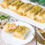 Zapiekany łosoś w cieście filo z pistacjami