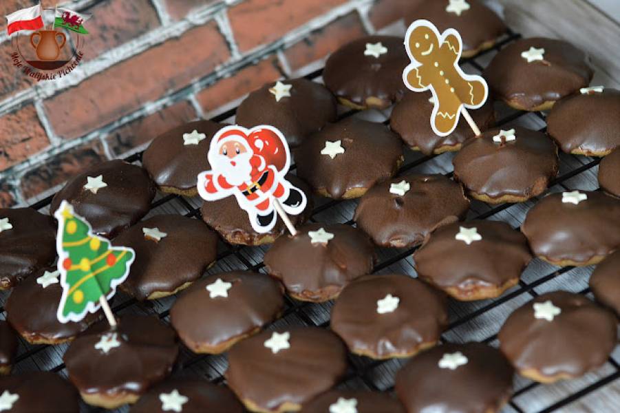 MINI PIERNICZKI Z MARCEPANEM