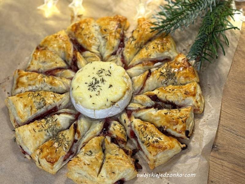 Śnieżynka z żurawiną, camembertem i boczkiem