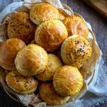 Krucho-drożdżowe paszteciki z pieczarkami