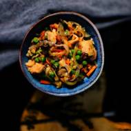 Chiński wok z indykiem i makaronem konjac