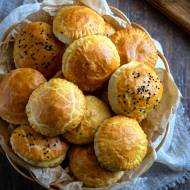 Krucho-drożdżowe paszteciki z pieczarkami