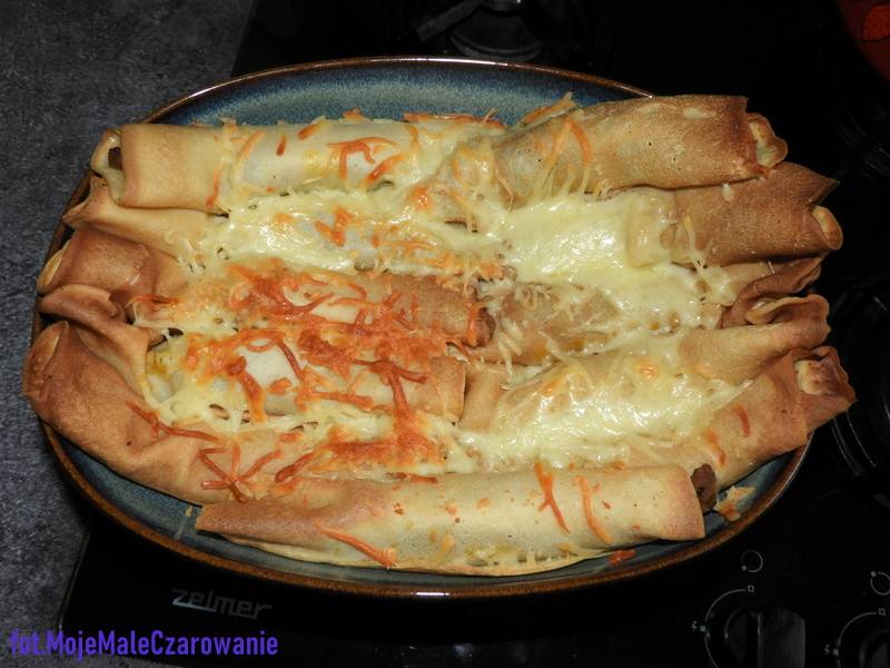 Naleśniki z mięsem i pieczarkami