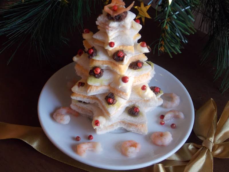 Świąteczna choinka z pancarré z musem łososiowym