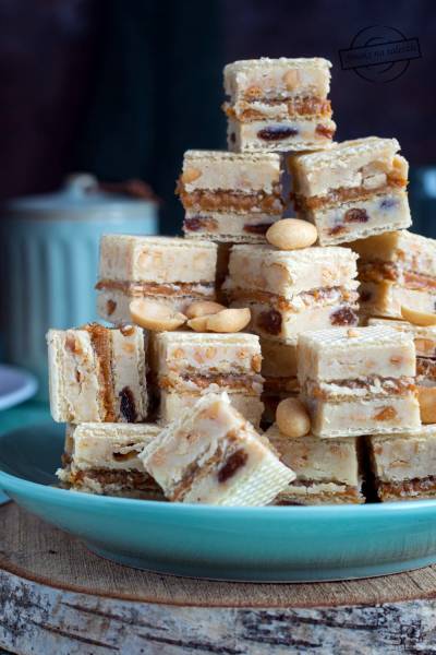 Wafle z orzeszkami i rodzynkami