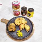 Farszynki ziemniaczane z sałatką grecką i cebulką złocistą smażone w air fray'erze