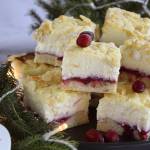 Sernik z żurawiną i kruszonką