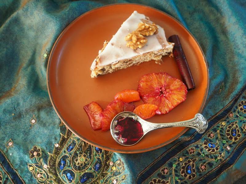 CIASTO ORZECHOWE Z CYTRUSAMI W WINIE I PRZYPRAWAMI KORZENNYMI