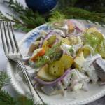 Sałatka śledziowa z jabłkiem i korniszonem