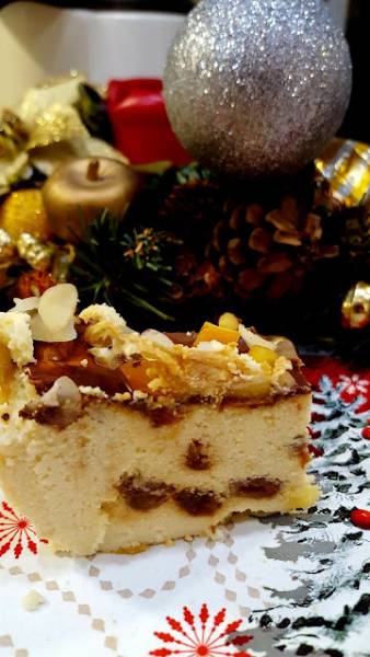 Kremowy sernik waniliowy z bakaliami