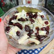 Szybkie śledzie z żurawiną