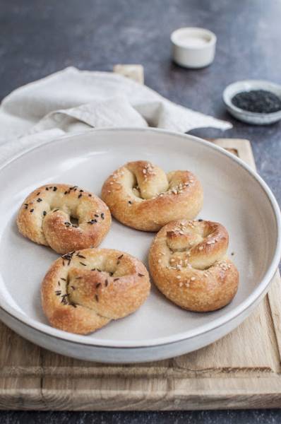 Serowo czosnkowe precle