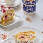 Rolada dyniowa z kremem i malinami