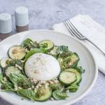Sałatka z cukinią i buratą z pesto