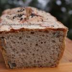 Chleb na zaczynie z tartym jabłkiem