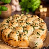 Drożdżowe kulki z serem