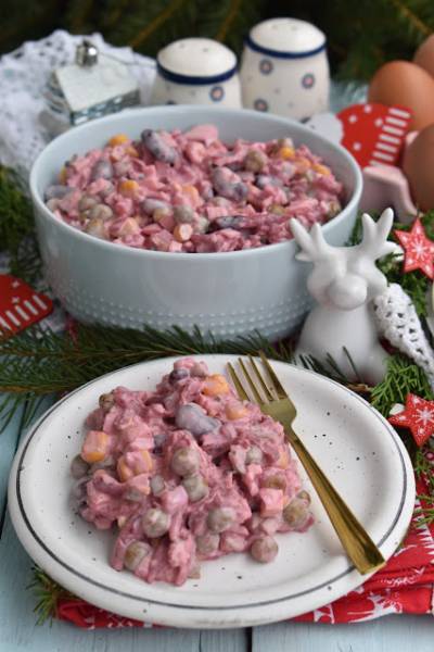 Sałatka z buraczków, jajek i czerwonej fasoli