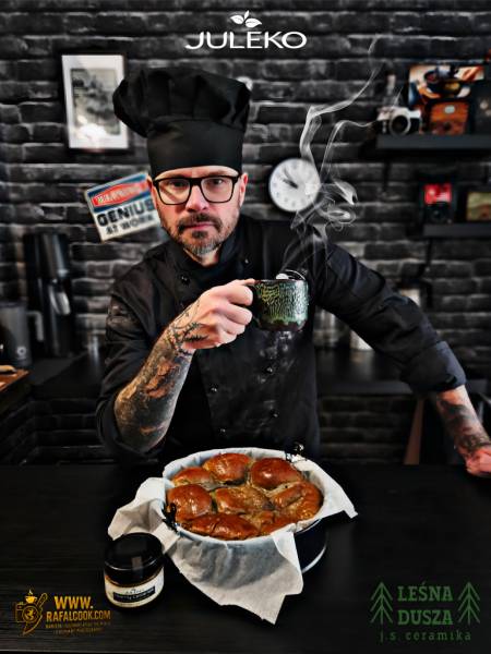 Odrywane bułki z czarnym czosnkiem i fetą