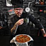 Odrywane bułki z czarnym czosnkiem i fetą