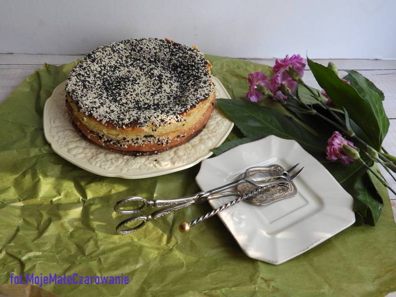 Melopita - sernik z miodem i sezamem